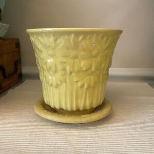McCoy yellow daisy flower pot with attached saucer vintage